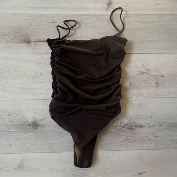 Free people The Ruched Maillot One-Piece Swimsuit Belle Size S
NWT in packaging - Picture 4 of 5